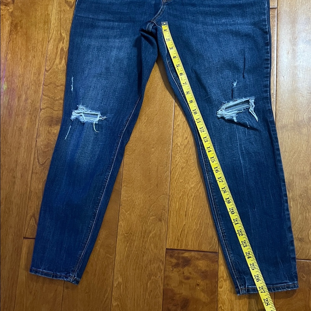 Old Navy Mid-Rise Rockstar Super Skinny Jeans Women’s Size 18 Medium Wash Distre - Picture 6 of 12